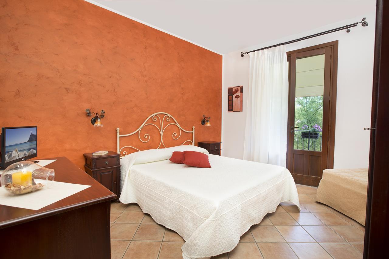 Hotel Cala Di Ponente Castelluzzo Exterior foto