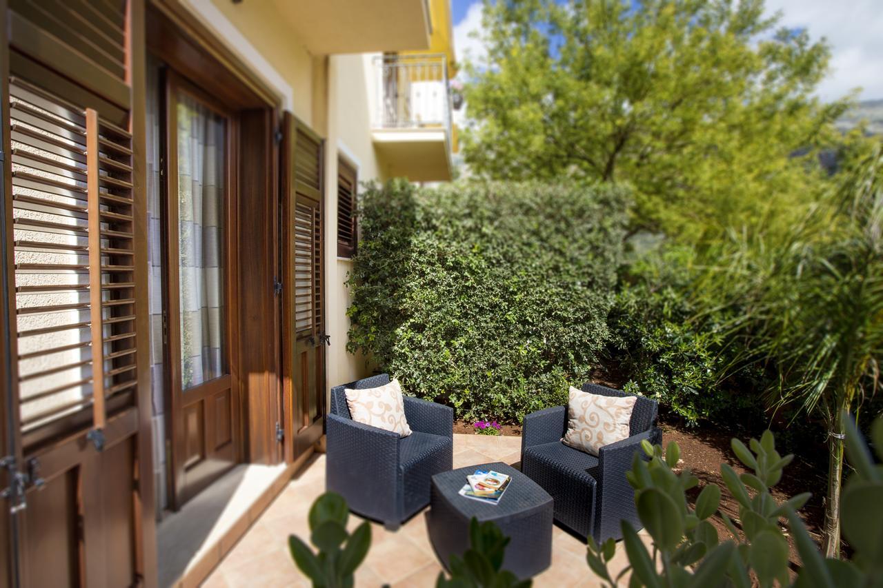 Hotel Cala Di Ponente Castelluzzo Exterior foto